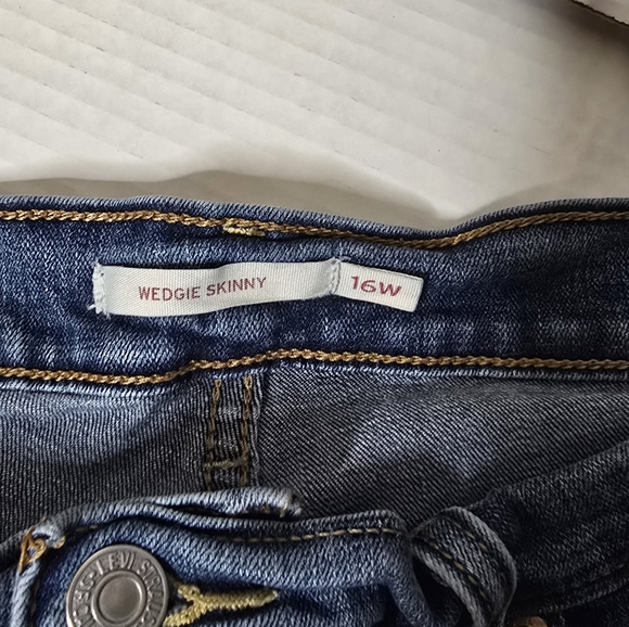 Levi's Wedgie Skinny Jeans - Picture 4 of 5